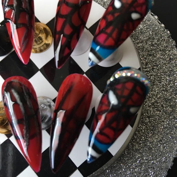 Spider-Man PressOn Nails in MEDIUM (1,5,4,6,8) - Picture 6 of 9
